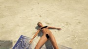 Девушки топлес на пляже for GTA 5 miniature 2