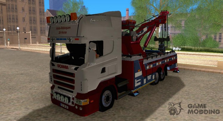 Scania With Towing Services