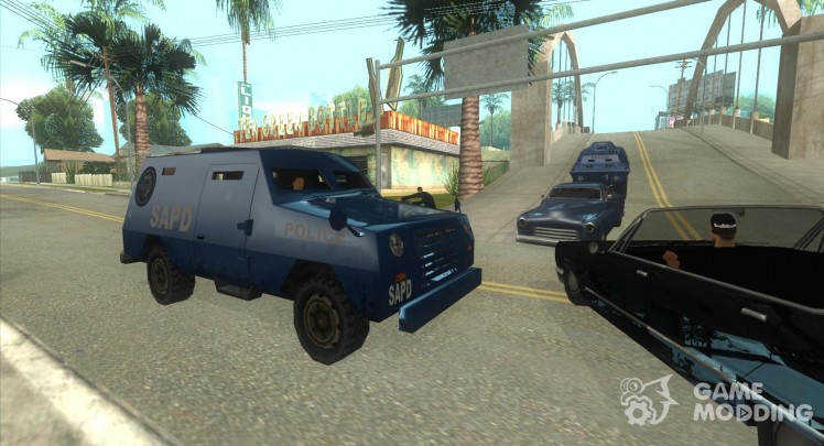 S.W.A.T. и FBI Truck ездят по улицам