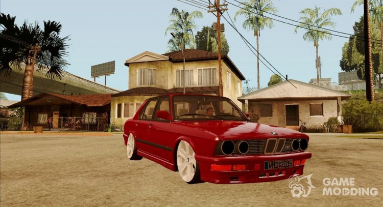 El BMW M5 E28 Lowred para GTA San Andreas