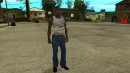 Camiseta blanca, me siento en el banco