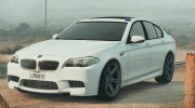 BMW M5 with siren and blue LEDs para GTA 5 miniatura 2