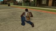 Белая майка перед столом para GTA San Andreas miniatura 4