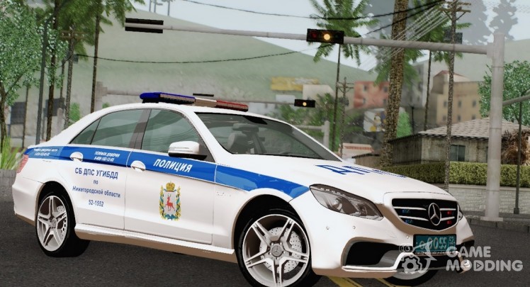 El Mercedes-Benz E63 AMG 2014 de la polica de trfico