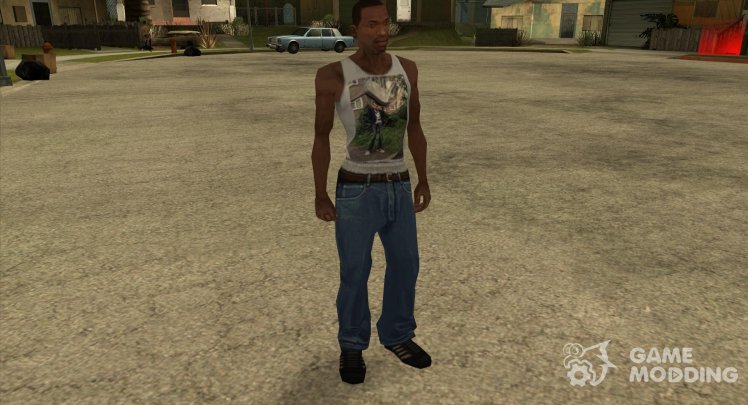 Camiseta blanca en la calle
