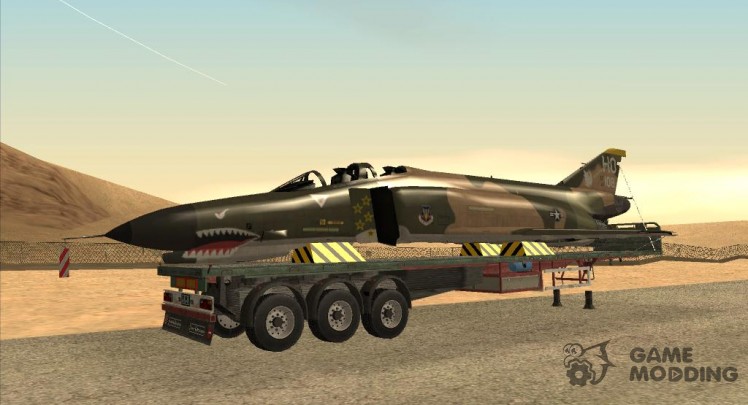 Semirremolque con el avión F-4E Phantom II