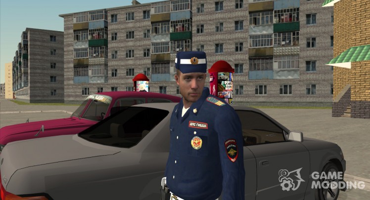 El oficial de la polica de la policía de tráfico