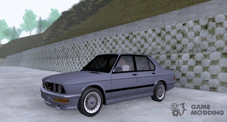 El BMW M5 E28