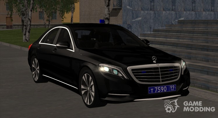 Mercedes-Benz s500 a police officer with the ruble