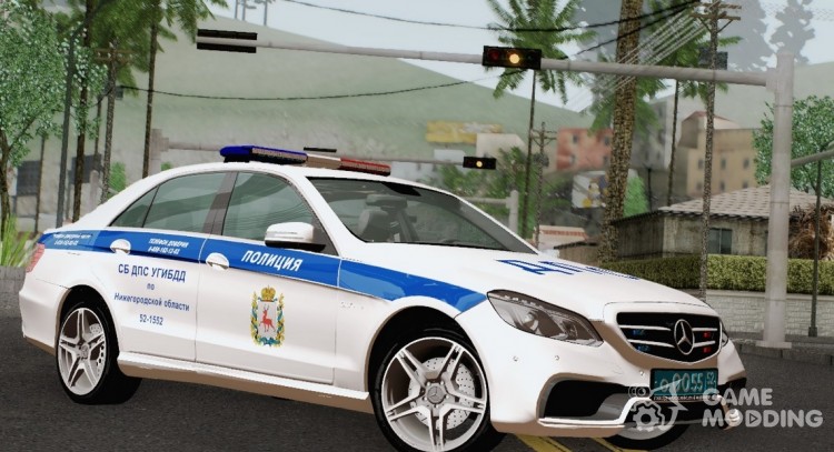 El Mercedes-Benz E63 AMG 2014 de la polica de trfico para GTA San Andreas